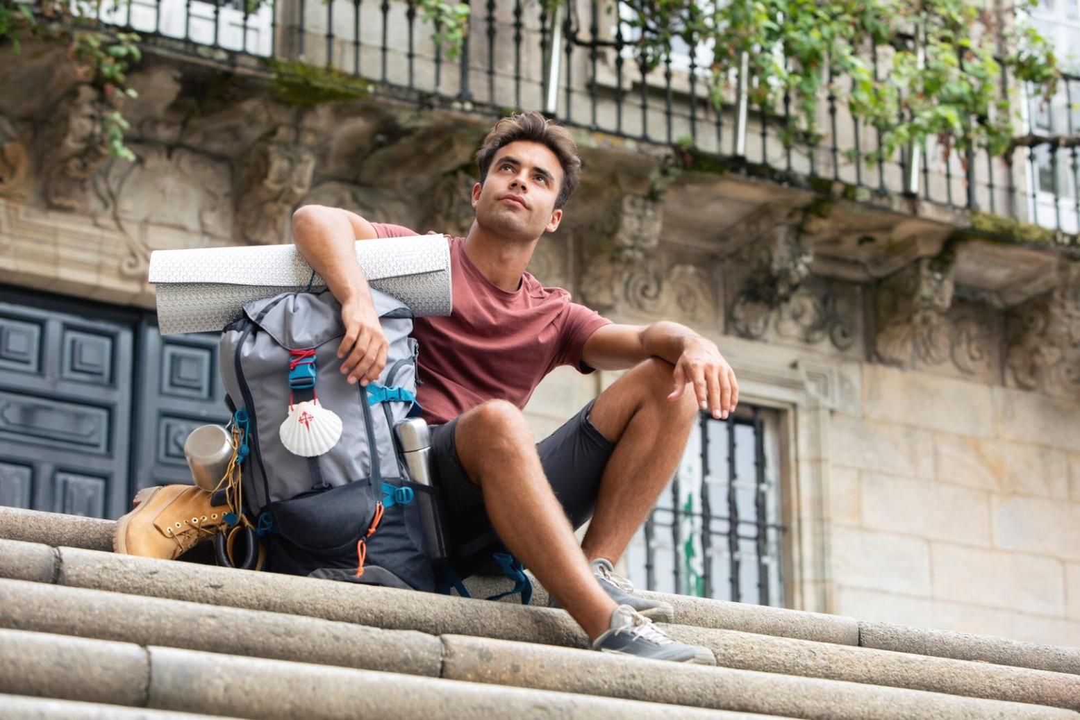 Análisis de escenarios financieros en pantalla mostrando proyecciones económicas para empresas